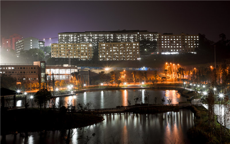 学生宿舍夜景