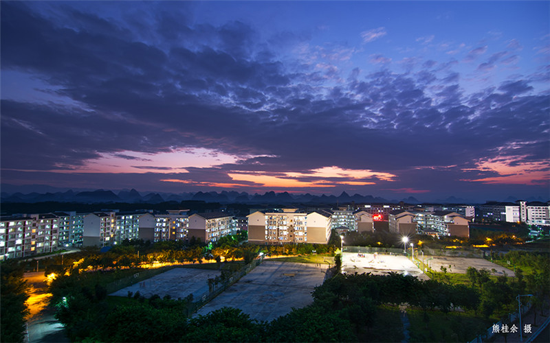 学校夜景